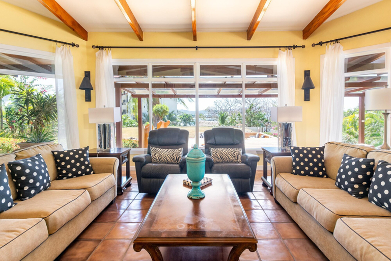 Others 5, Luxury Five-Bedroom Oasis in Playa Flamingo with a Private Pool and Stylish Decor, Santa Cruz