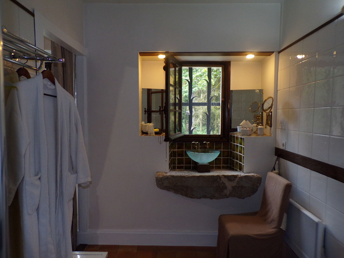 Bathroom 5, Le Moulin de Bénédicty, Lot