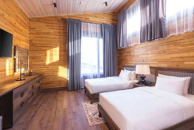 Room 5, Eco Village, Jomboy