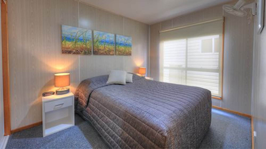 Bedroom 2, Airport Tourist Village Melbourne, Melbourne