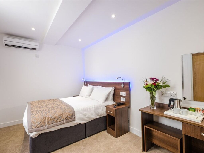 Bedroom 4, Signature Hotel London, London