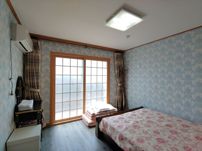 Bedroom 2, Gyul House, Seogwipo