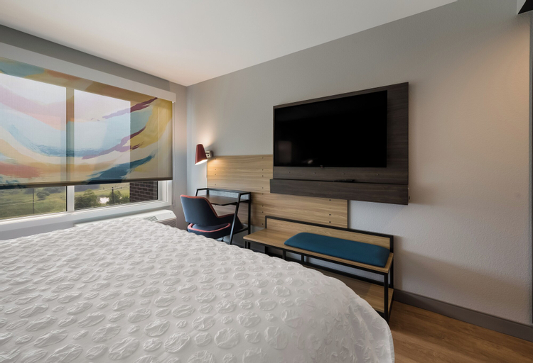 Bedroom 3, Tru By Hilton Novi Detroit, Oakland