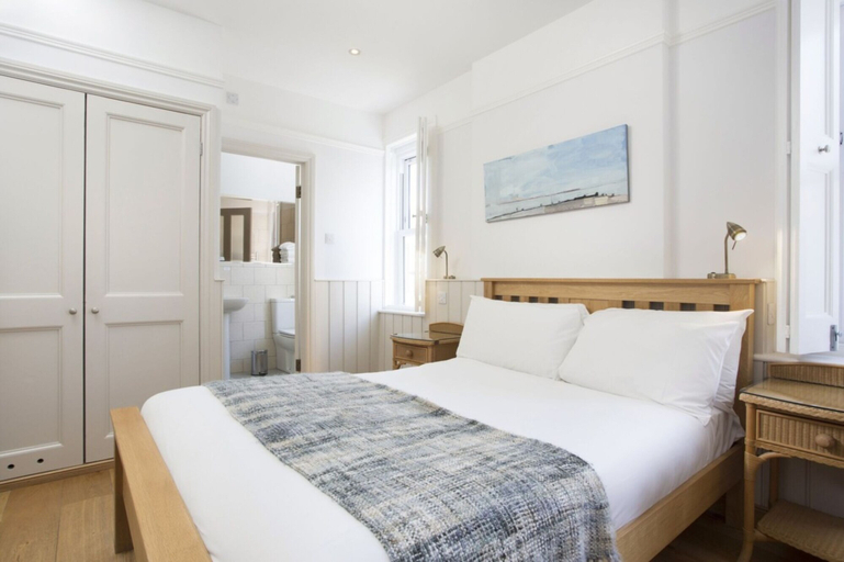 Others 5, Hotel Continental, Kent