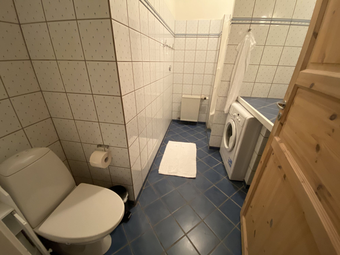 Bathroom 4, Skærven Beachfront Apartments, Nyborg