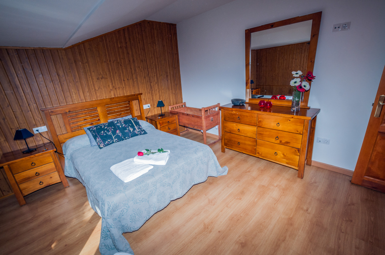 Bedroom, Casa Rural Aguas Frias, León