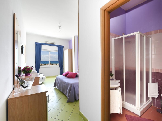 Bedroom 3, Altamarea, Napoli