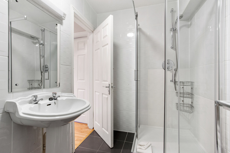 Bathroom 5, Drury Court Hotel, Dublin