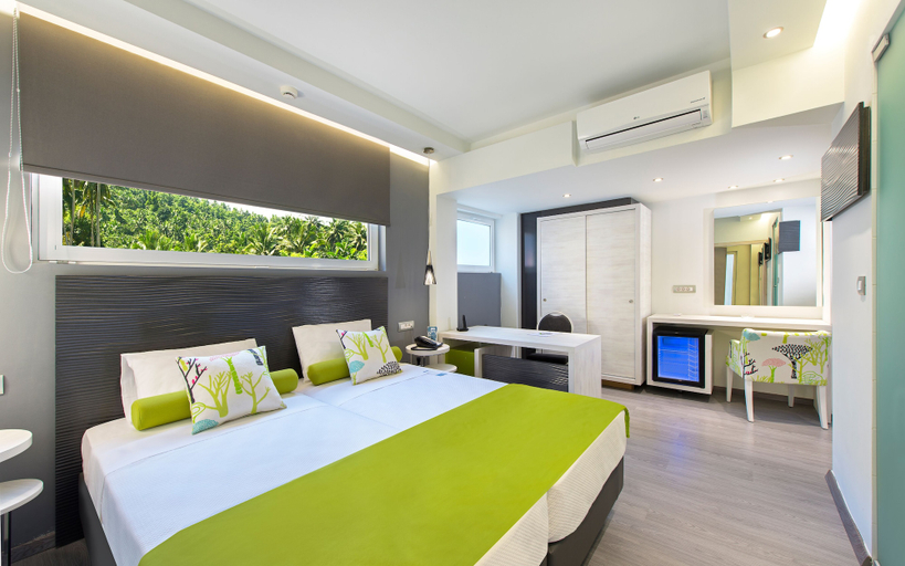 Bedroom 3, Semiramis City Hotel, South Aegean