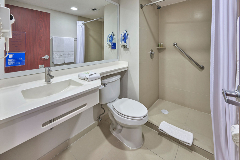 Bathroom 5, City Express by Marriott Aguascalientes Sur, Aguascalientes