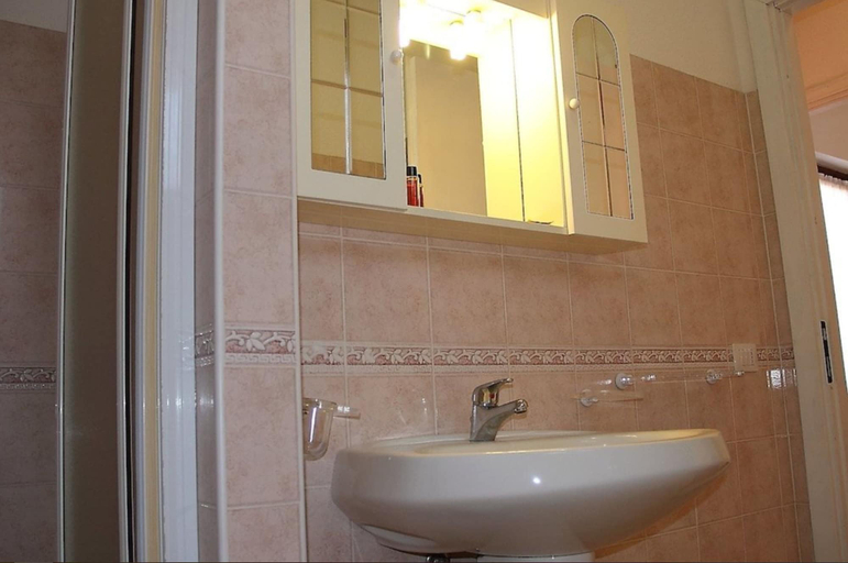 Bathroom 3, Piscina Rei, Cagliari