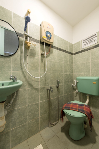 Bathroom 5, Hollitel Hotel Melaka, Malacca City