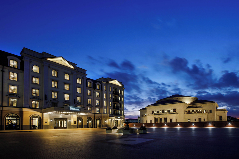Exterior & Views