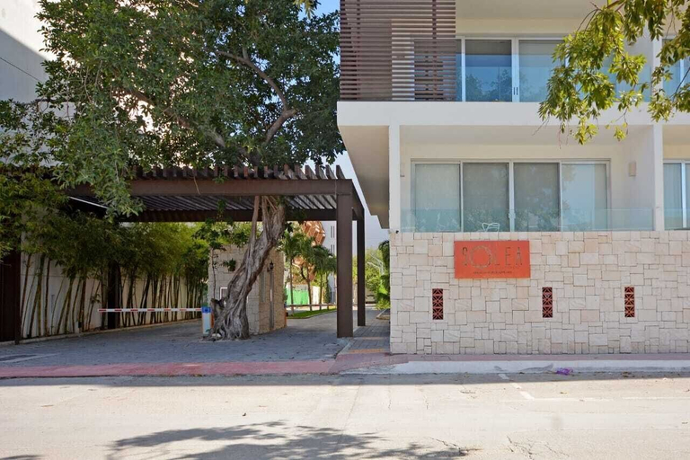 Exterior & Views