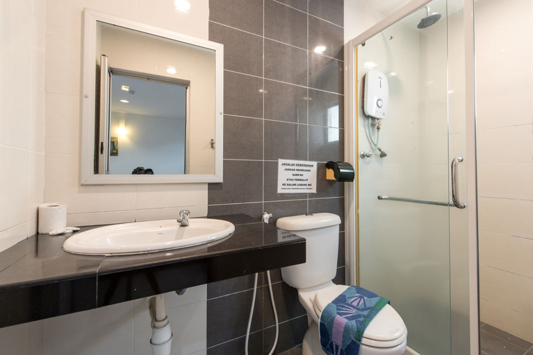 Bathroom 3, Hollitel Hotel Melaka, Malacca City