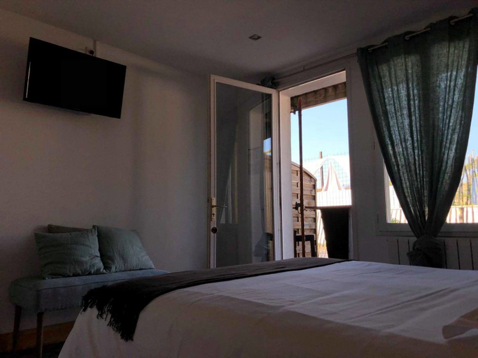 Bedroom 3, Le Pavillon Bleu, Gironde
