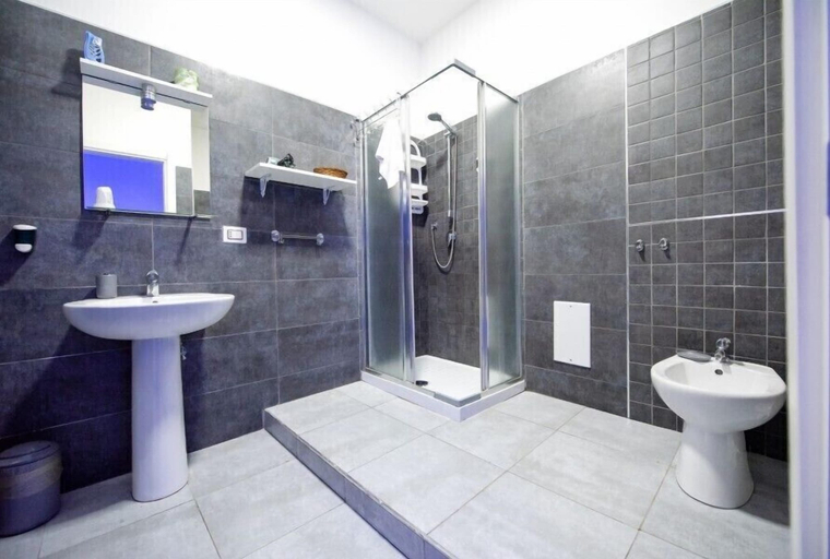 Bathroom 5, B&B Chiaia Relax, Napoli