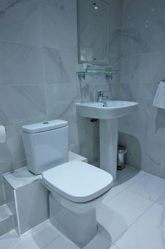 Bathroom 3, The Castle Collection - 14 Cook Street, Sefton