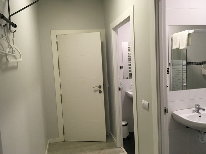 Bathroom 5, Pensión La Bilbaina - Albergue Logroño, La Rioja