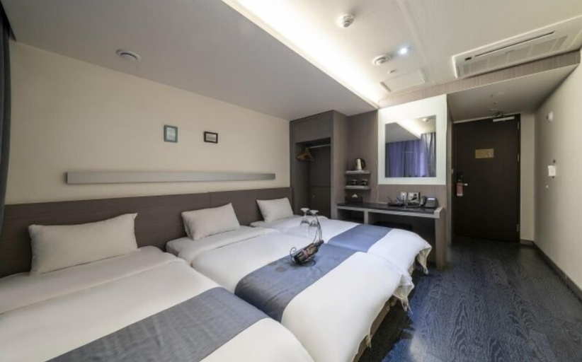Bedroom 2, Grand Palace Hotel, Namdong
