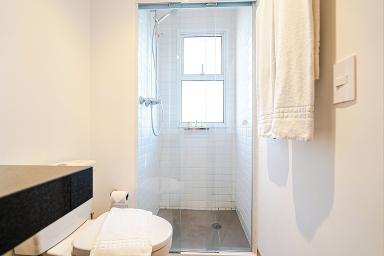 Bathroom 10