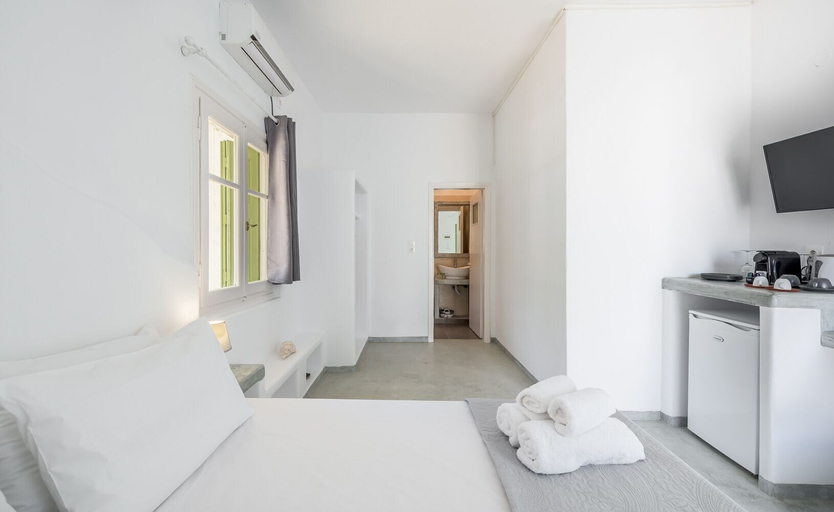 Bedroom 5, Pente Elies Milos, South Aegean
