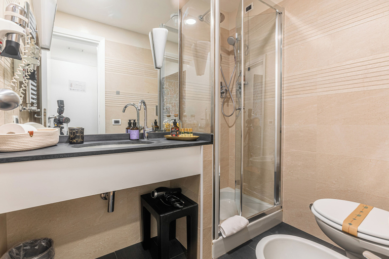 Bathroom 5, Mangili Garden Hotel, Rome