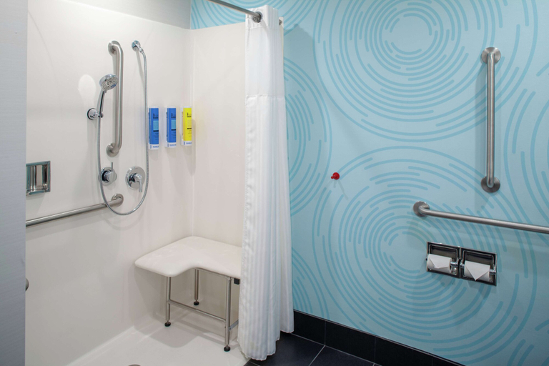 Bathroom 4, Tru by Hilton Farmville, Prince Edward