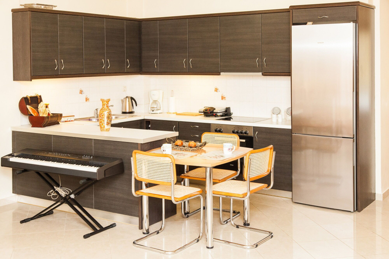 Others 5, Spacious Apartment in Neos Kosmos, Attica