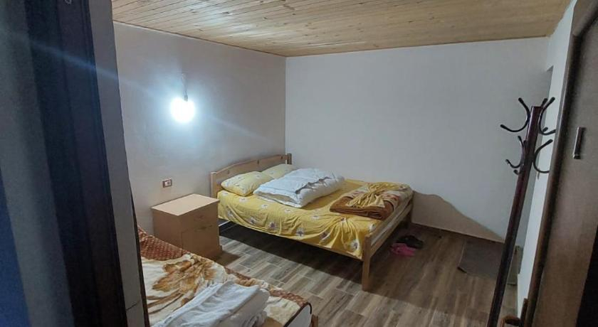 Bedroom 4, Bujtina Kolbucaj, Tropojës