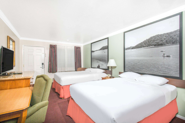 Bedroom 3, Upper Lake Inn and Suites, Lake
