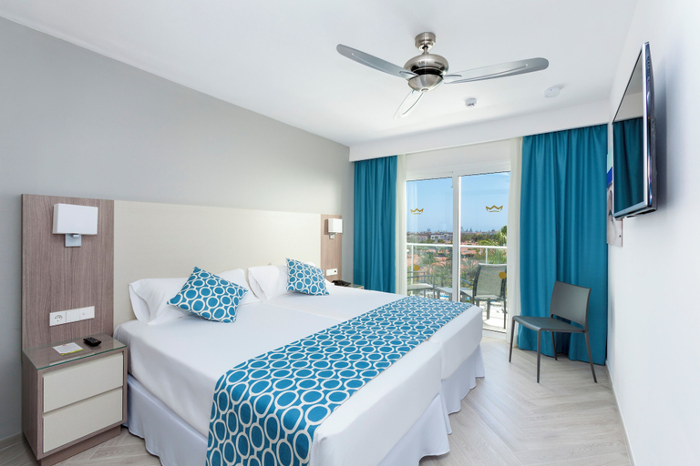 Bedroom 3, Hotel Riu Papayas - All Inclusive, Las Palmas