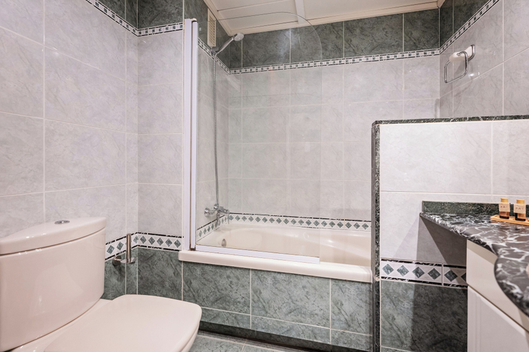 Bathroom 4, Aparthotel Napols, Barcelona