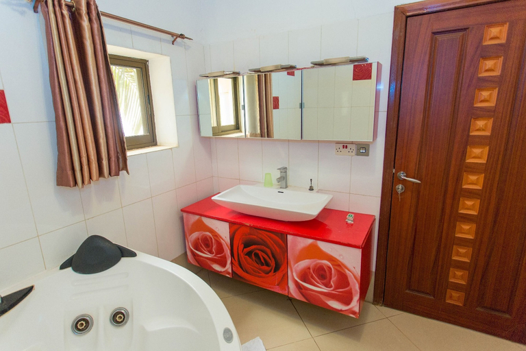 Bathroom 4, IRIS Guesthouse, Nyarugenge