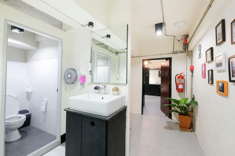 Bathroom 5, Salee Hostel, Muang Chiang Mai