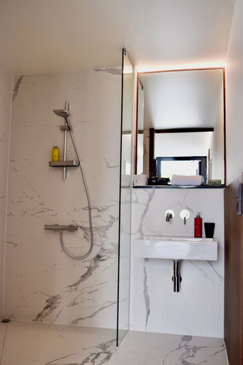 Bathroom 5, TIN INN Montabaur, Westerwaldkreis