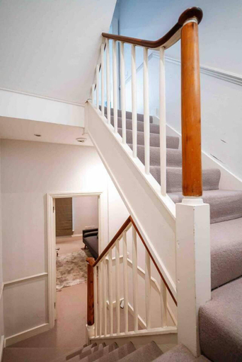 Others 5, Spacious & Modern 3brs House in Central London, London