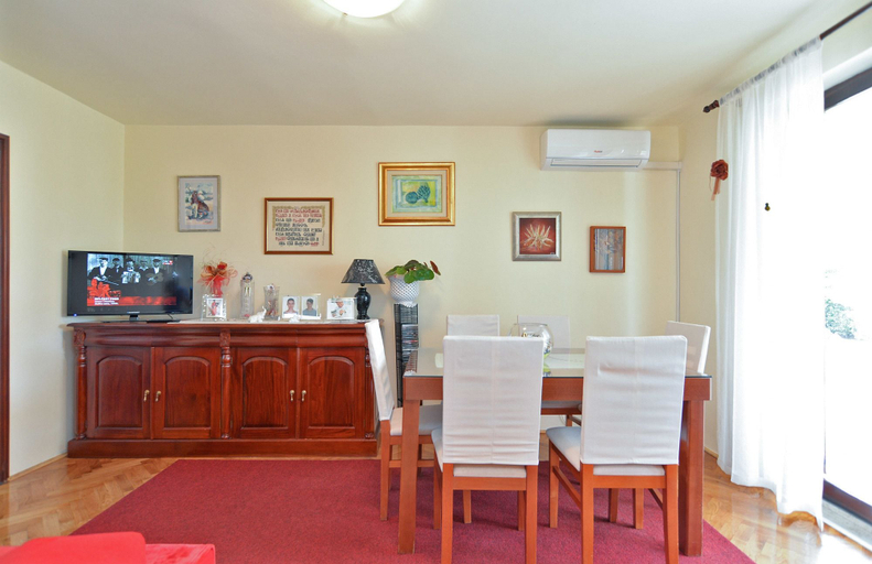 Food & Drinks 5, Apartment 1375, Fažana