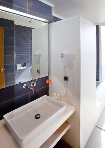 Bathroom 4, Semiramis City Hotel, South Aegean