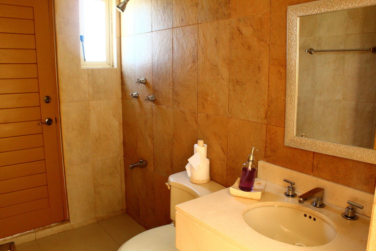 Bathroom, Iz Cay Luxury Ocean Front Villa, Ixil