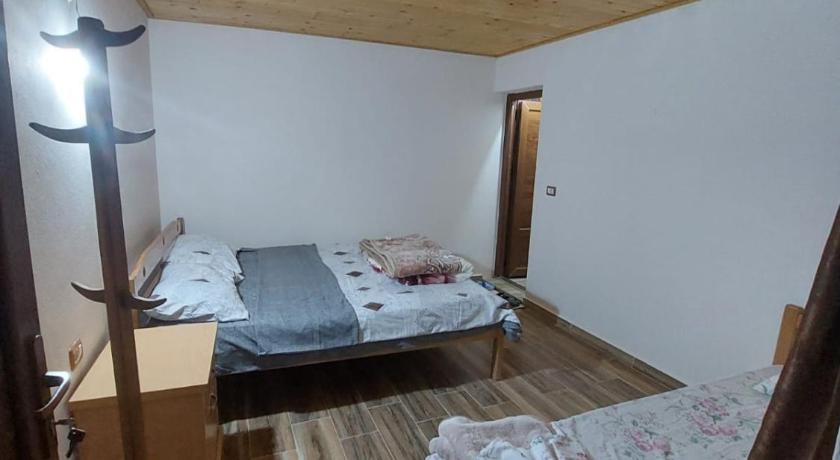 Bedroom 3, Bujtina Kolbucaj, Tropojës