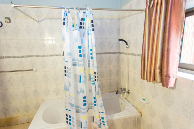 Bathroom 4, IRIS Guesthouse, Nyarugenge