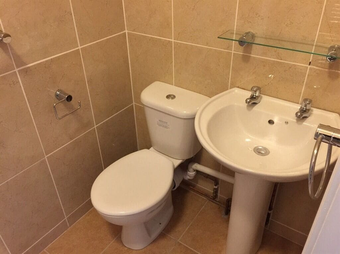 Bathroom 3, The Royal Guesthouse, Highland