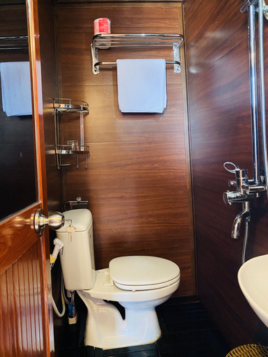 Bathroom 3, Ben Tre Mekong Cruise, Giồng Trôm