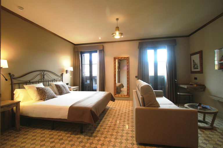 Bedroom 2, Hotel Diana, Girona