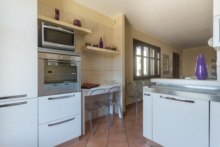 Others 5, Anaelehouserooms LTB, Oristano