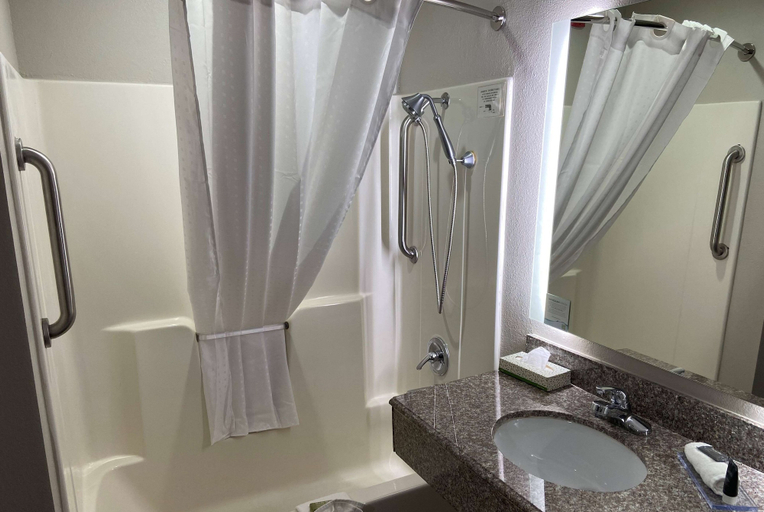 Bathroom 4, Days Inn & Suites by Wyndham Tahlequah, Cherokee