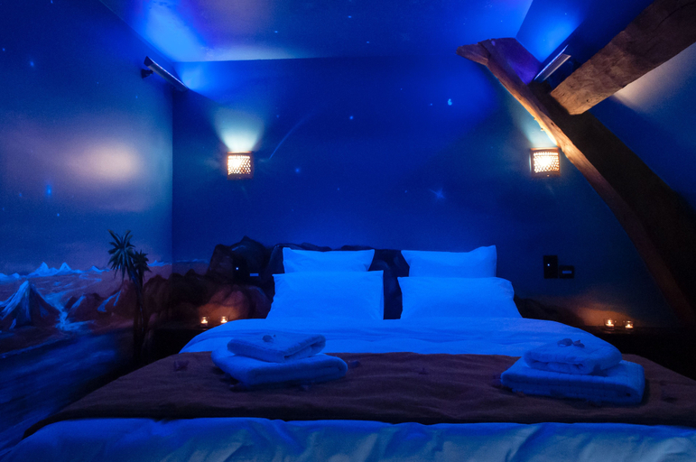 Bedroom 4, River Lodge, Namur