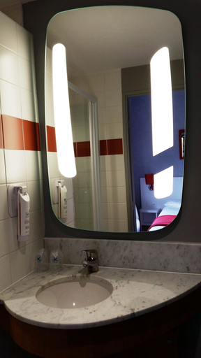 Bathroom 4, The Originals City, Hôtel Le Berry, Bourges, Cher