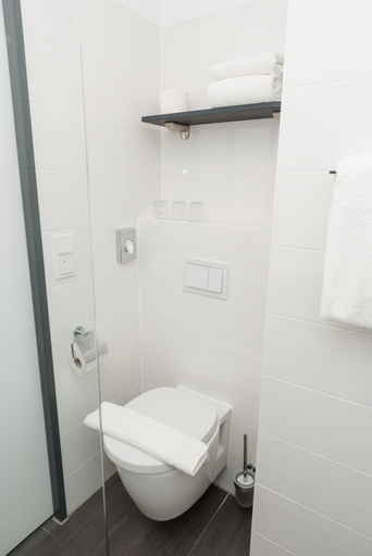 Bathroom 5, Coffee Fellows Hotel München-Freiham, München